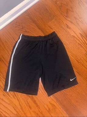 Nike boys large basketball / gym shorts